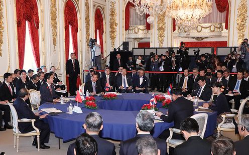 安倍总理出席了在迎宾馆赤坂离宫举行的第10届日本・湄公河流域国家首脑会议等。