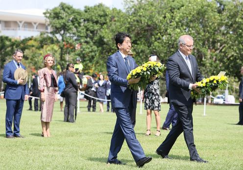 安倍总理访问了澳大利亚联邦。