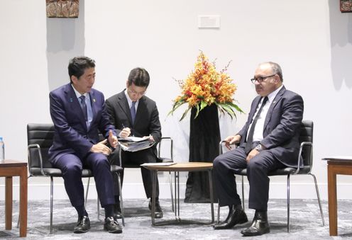 安倍总理出席了亚太经合组织（APEC）领导人会议等。
