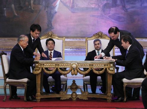 安倍总理访问了巴拉圭共和国的亚松森。