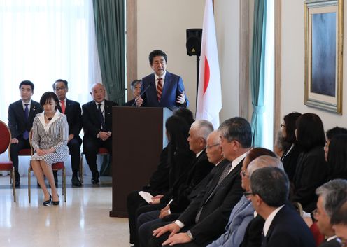 安倍总理访问了乌拉圭东岸共和国的蒙得维的亚。