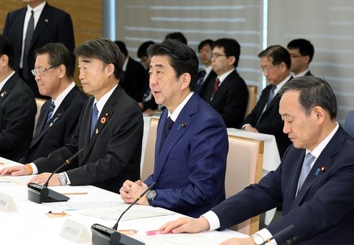 安倍总理在总理大臣官邸出席了第1次认知障碍症对策推进相关阁僚会议。