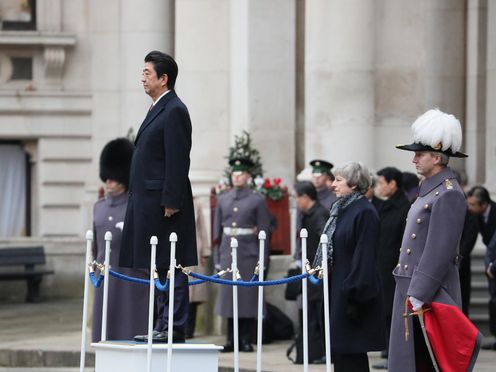 安倍总理访问了英国的伦敦。