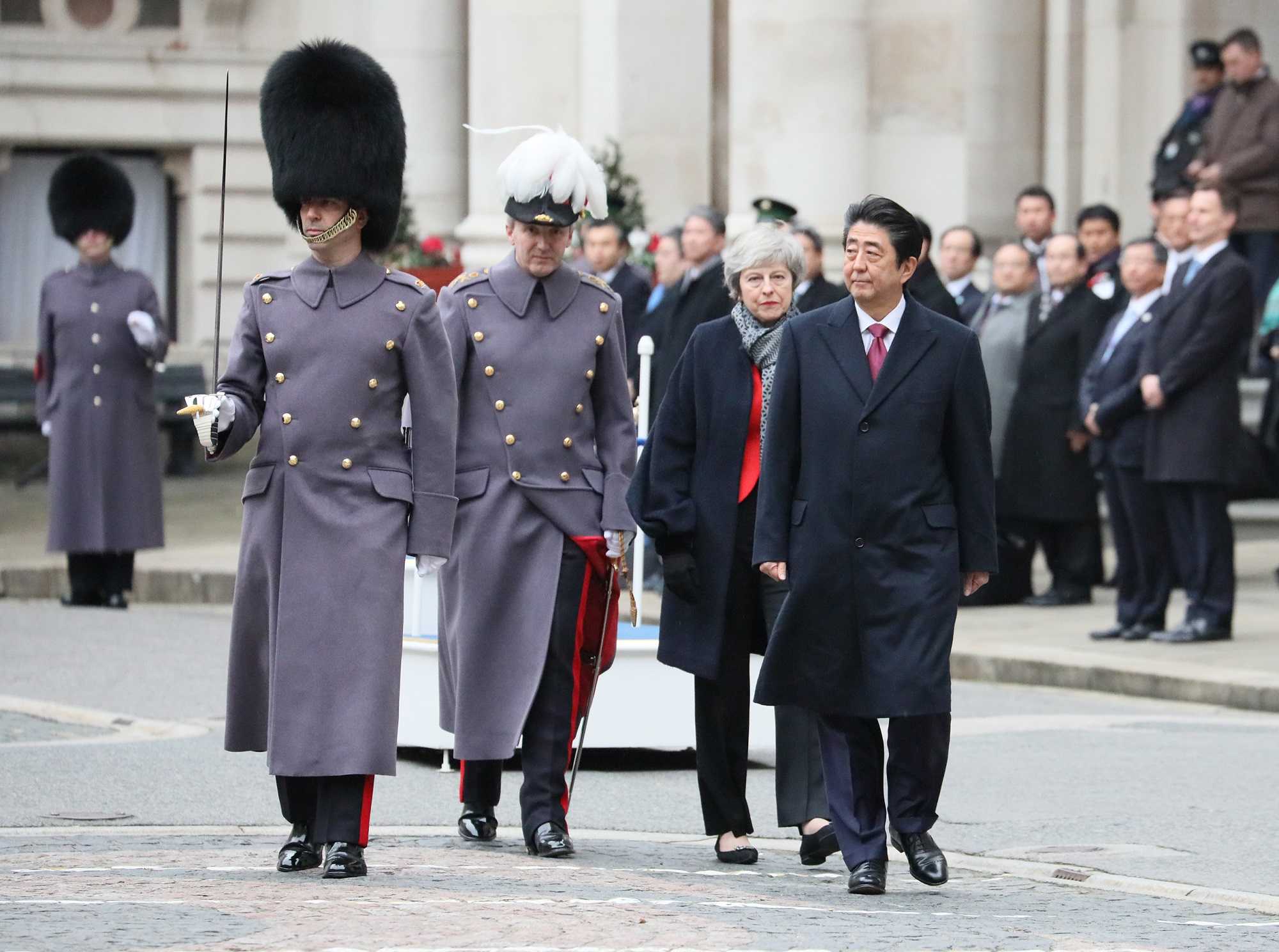 安倍总理访问了英国的伦敦。
