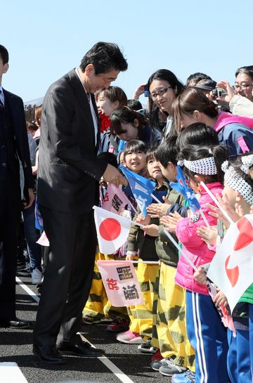 安倍总理访问了岩手县。