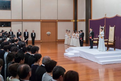 安倍总理代表国民致辞（照片来源：宫内厅）