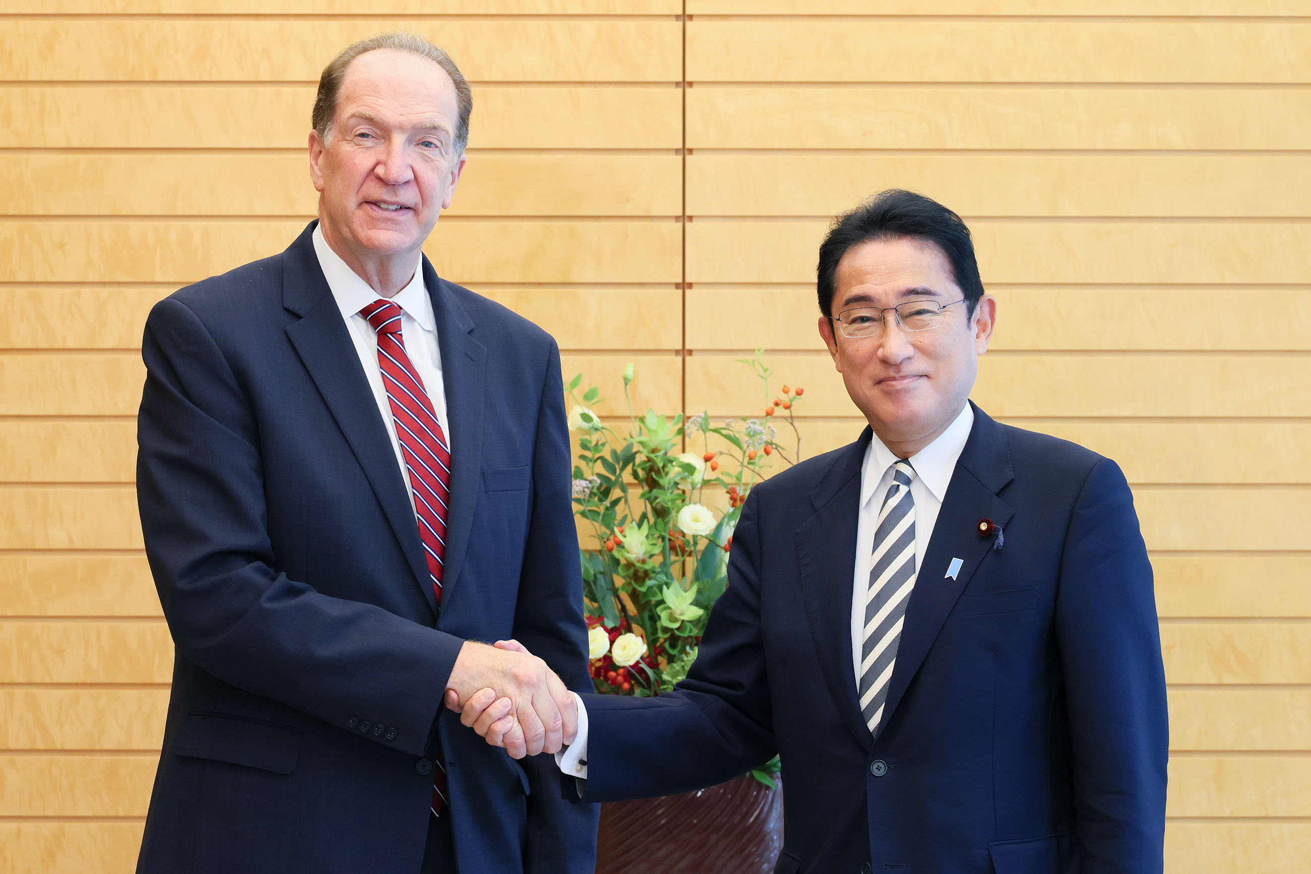会见世界银行集团行长马尔帕斯