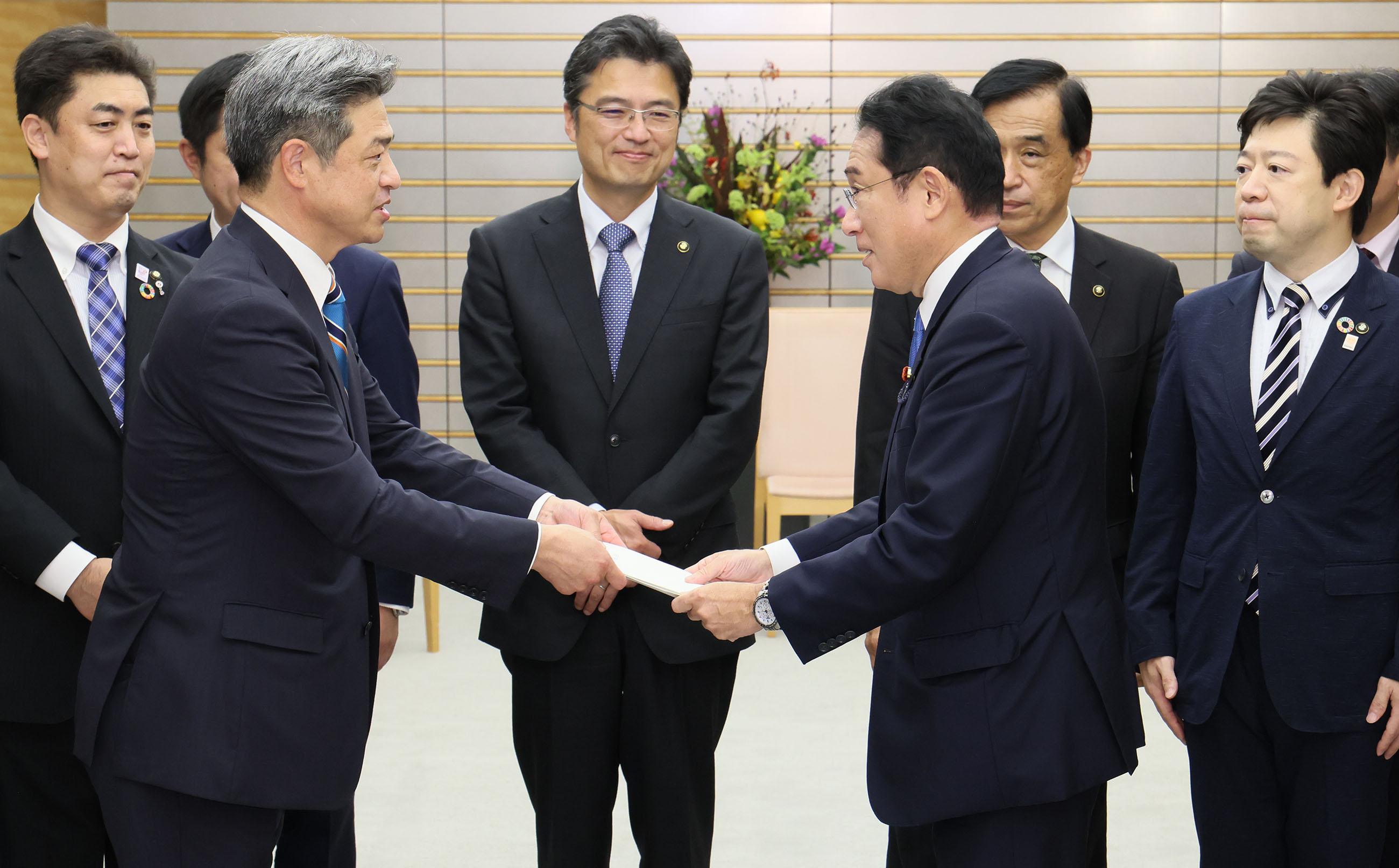 会见全国青年市长会