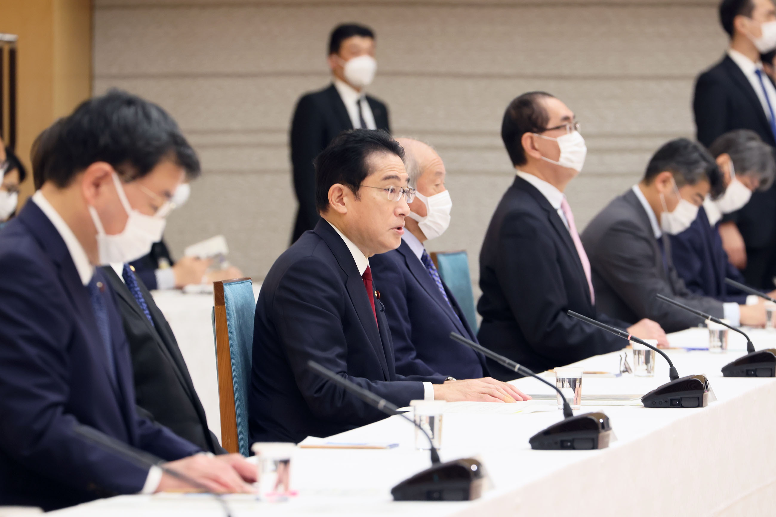 出席政府执政党联络会议