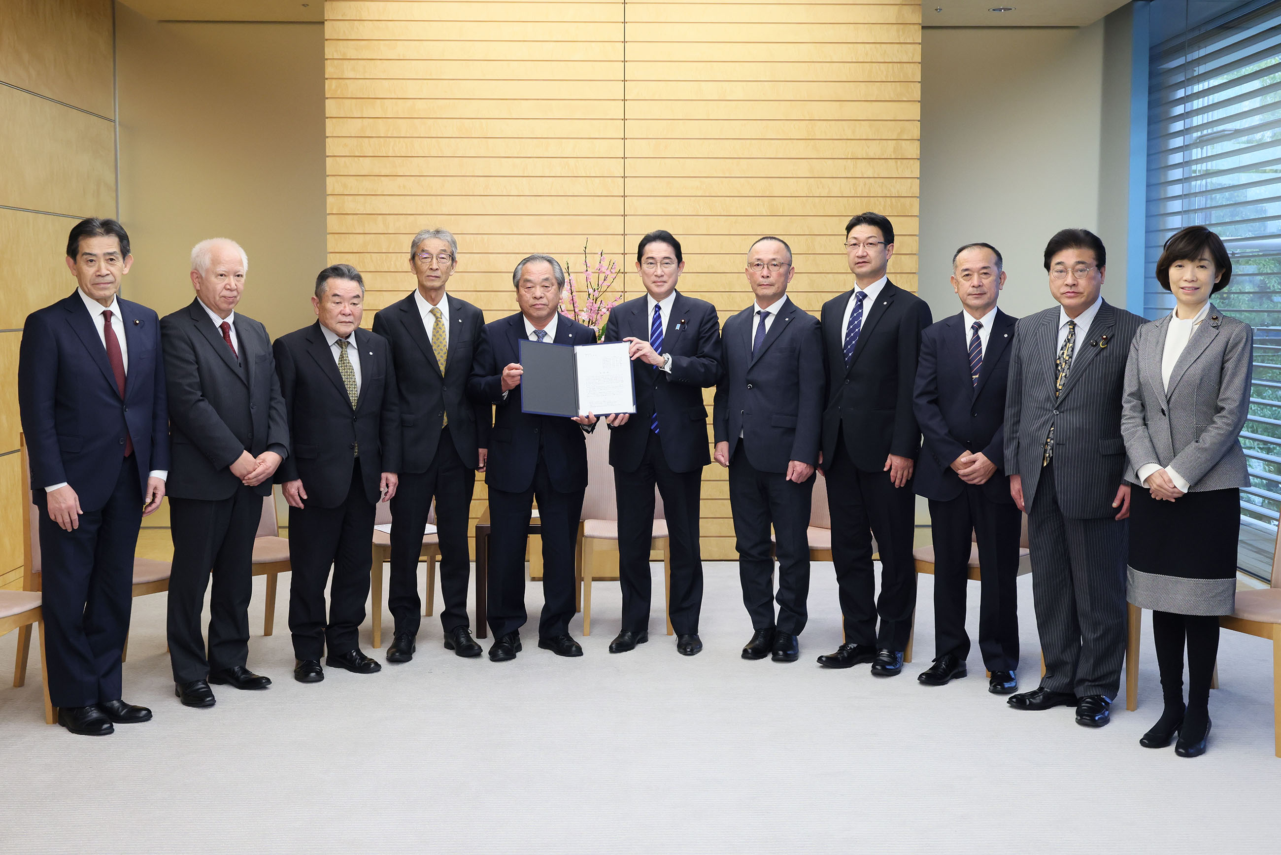 与「小村g7峰会」加盟村村长会面