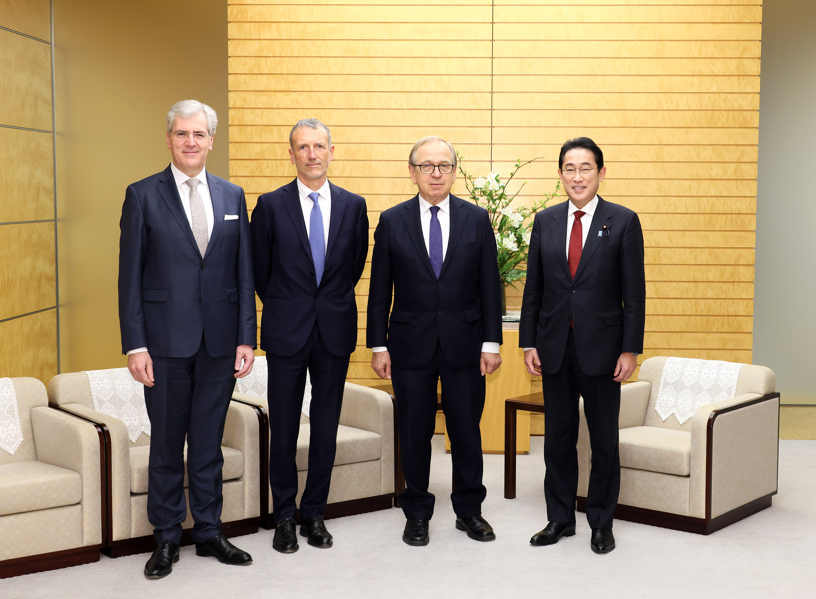 会见国际财务报告准则基金会(IFRS)受托人主席利卡宁等