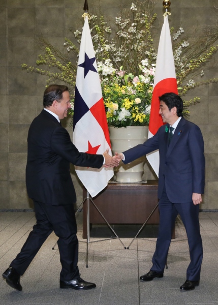 安倍总理在总理大臣官邸与巴拿马共和国总统胡安·卡洛斯·巴雷拉·罗德里格斯举行了首脑会谈等。
