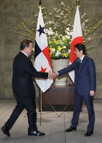 安倍总理在总理大臣官邸与巴拿马共和国总统胡安·卡洛斯·巴雷拉·罗德里格斯举行了首脑会谈等。