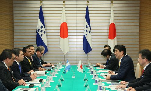 安倍总理在总理大臣官邸与洪都拉斯共和国总统胡安·奥兰多·埃尔南德斯·阿尔瓦拉多举行了首脑会谈等。