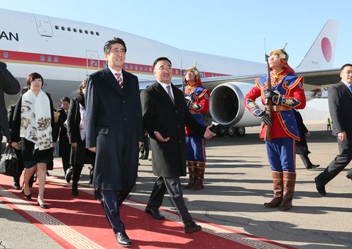 安倍总理访问了蒙古国的乌兰巴托。
