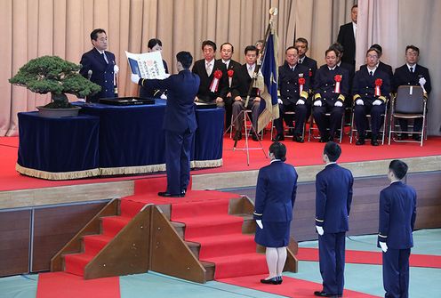 安倍总理出席了位于广岛县吴市的海上保安大学校的毕业典礼。