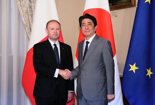 安倍总理访问了马耳他共和国的瓦萊塔。