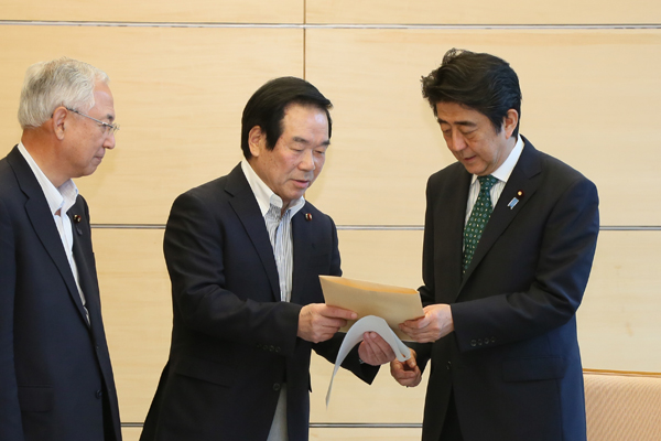执政党东日本大地震复兴加速化本部提议的递交