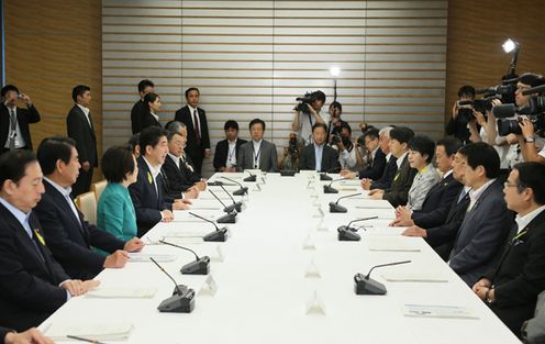 安倍总理在总理大臣官邸召开了第13次综合海洋政策本部会议。