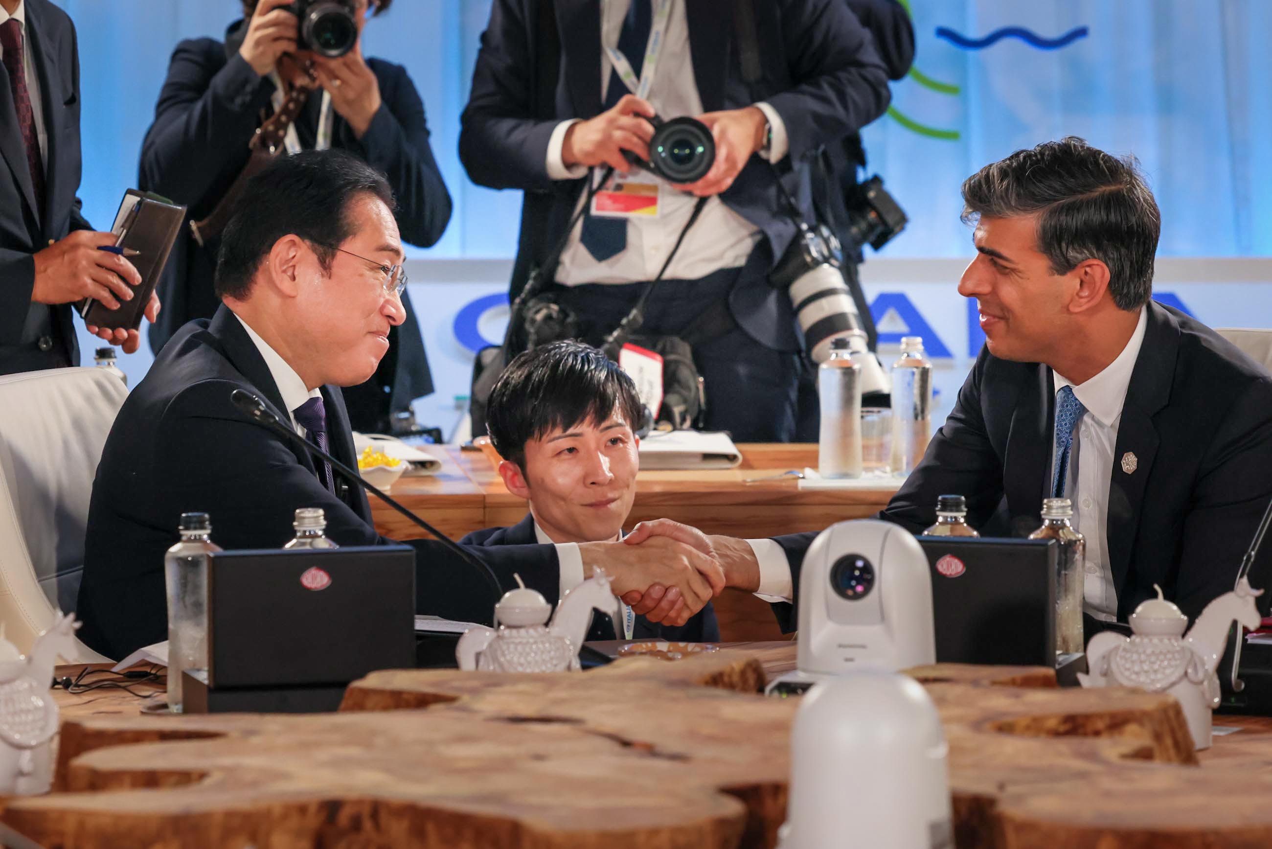 与苏纳克英国首相简短会谈