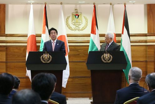 安倍总理访问了巴勒斯坦自治政府。