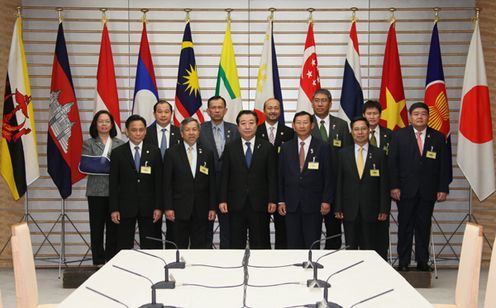 野田总理在总理大臣官邸接受了东南亚国家联盟（东盟）各国经济部长等的拜会。