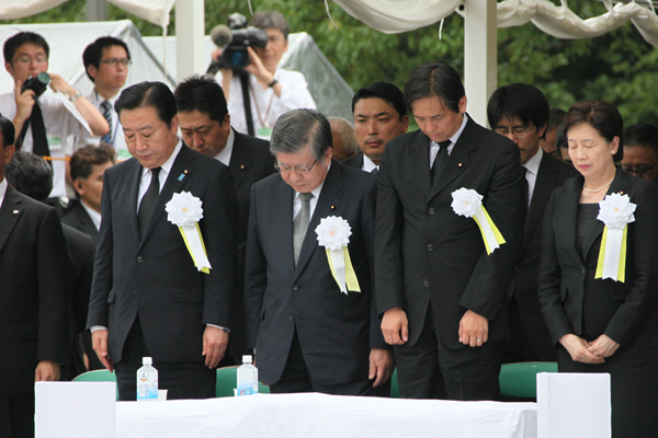 野田总理出席了在长崎市和平公园举行的长崎原子弹爆炸牺牲者悼念和平祈愿仪式。