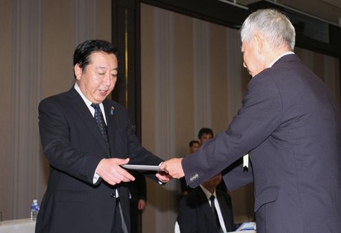 野田总理出席了在长崎市和平公园举行的长崎原子弹爆炸牺牲者悼念和平祈愿仪式。