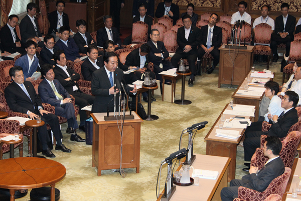 野田总理出席了参议院有关社会保障和税制一体化改革特别委员会。