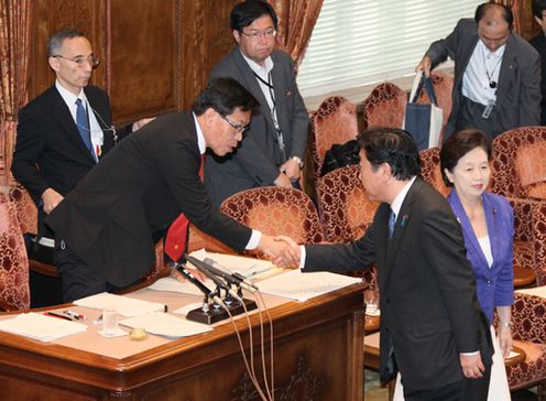 野田总理出席了参议院有关社会保障和税制一体化改革特别委员会。