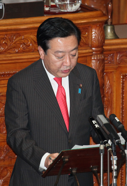 野田总理出席了参议院全体会议。