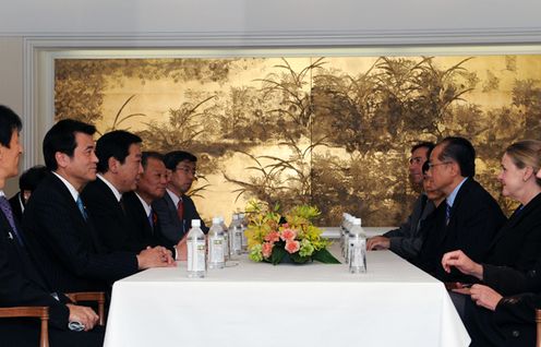 野田总理邀请国际货币基金组织（IMF）和世界银行2012年年会与会人员出席在东京都内宾馆召开的总理主持的欢迎宴会。