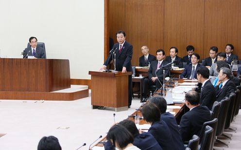 野田总理出席了众议院财务金融委员会。