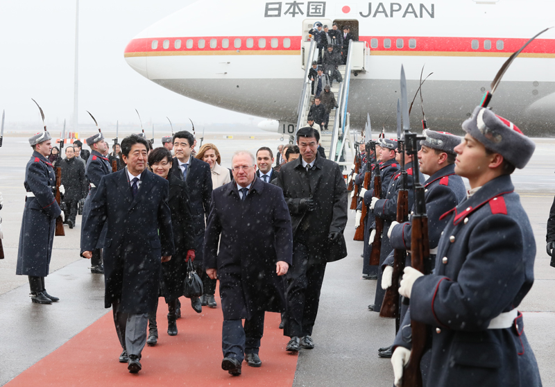 ブルガリアに到着した安倍総理２