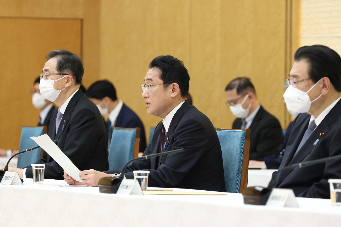 挨拶する岸田総理１