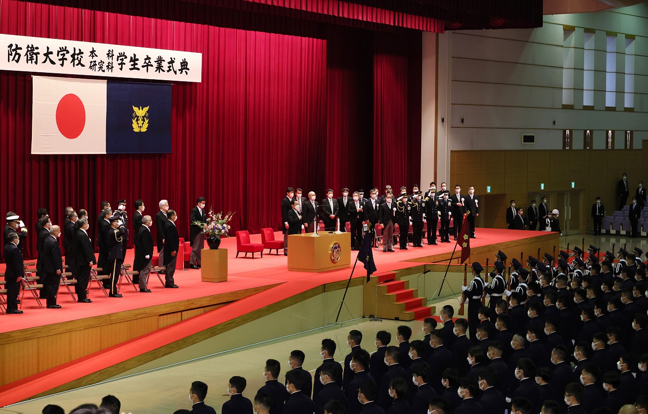 栄誉礼を受ける岸田総理１