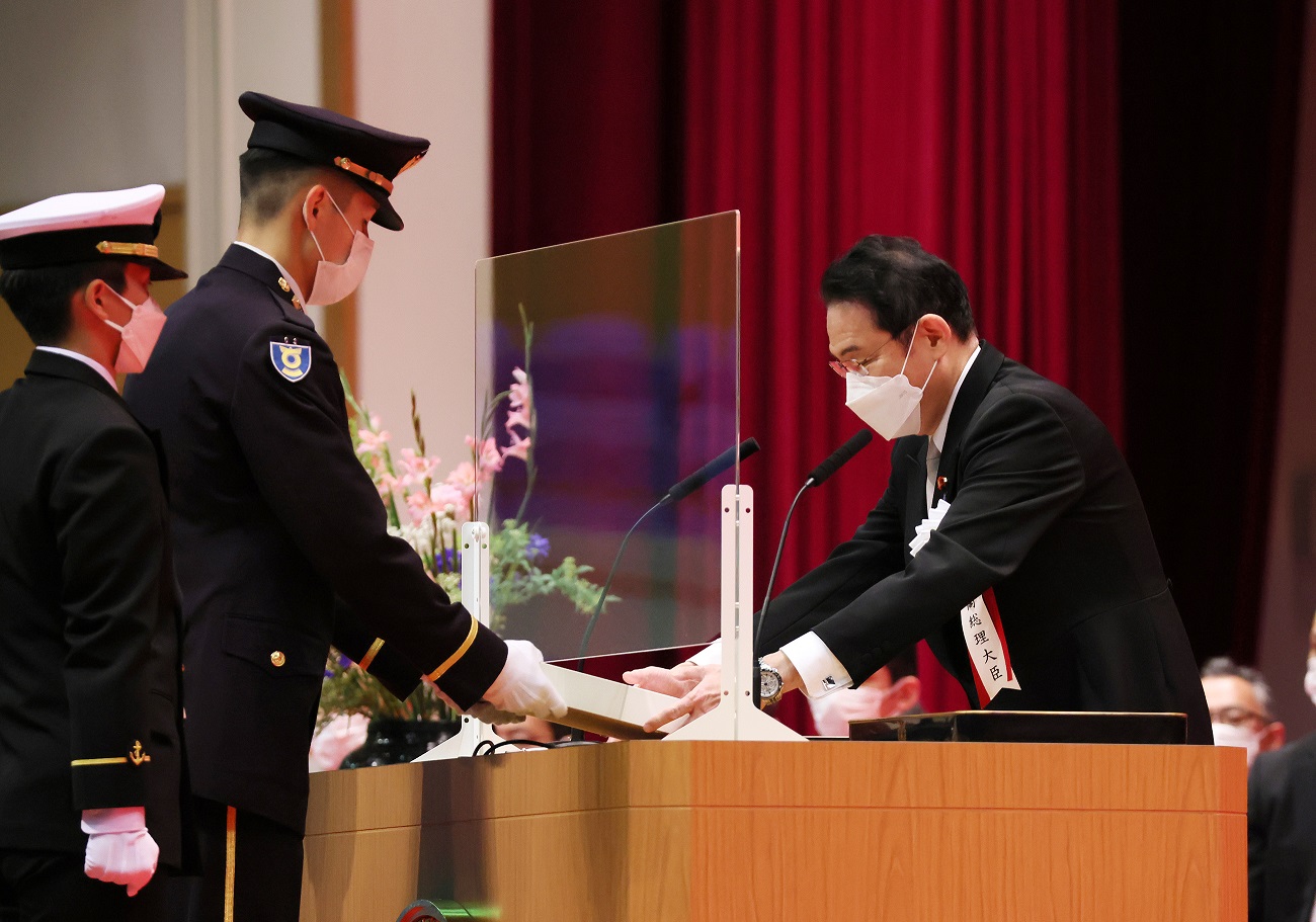 任命・宣誓式に臨む岸田総理１