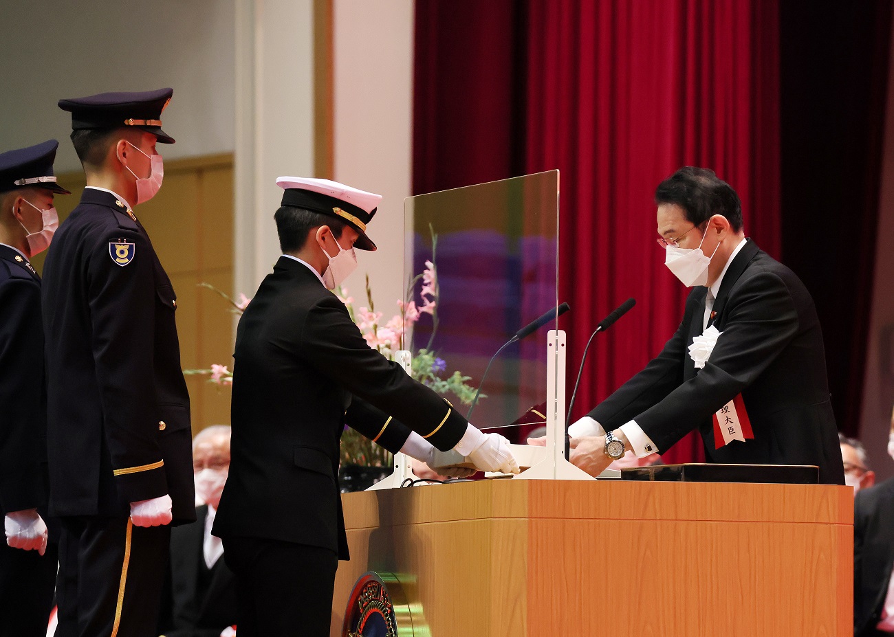 任命・宣誓式に臨む岸田総理２