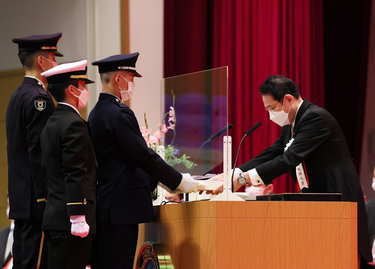 任命・宣誓式に臨む岸田総理３