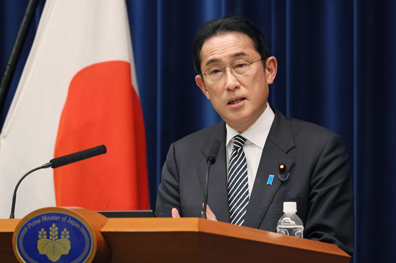 記者の質問に答える岸田総理５