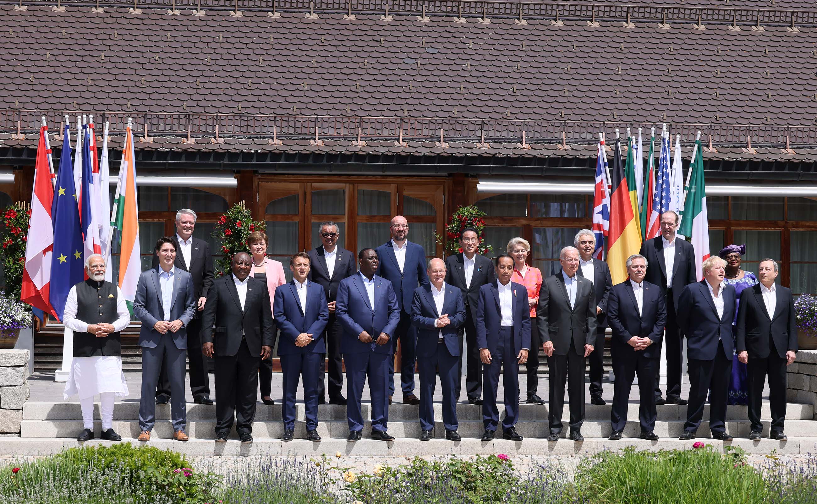 Ｇ７及び招待国首脳との集合写真撮影１