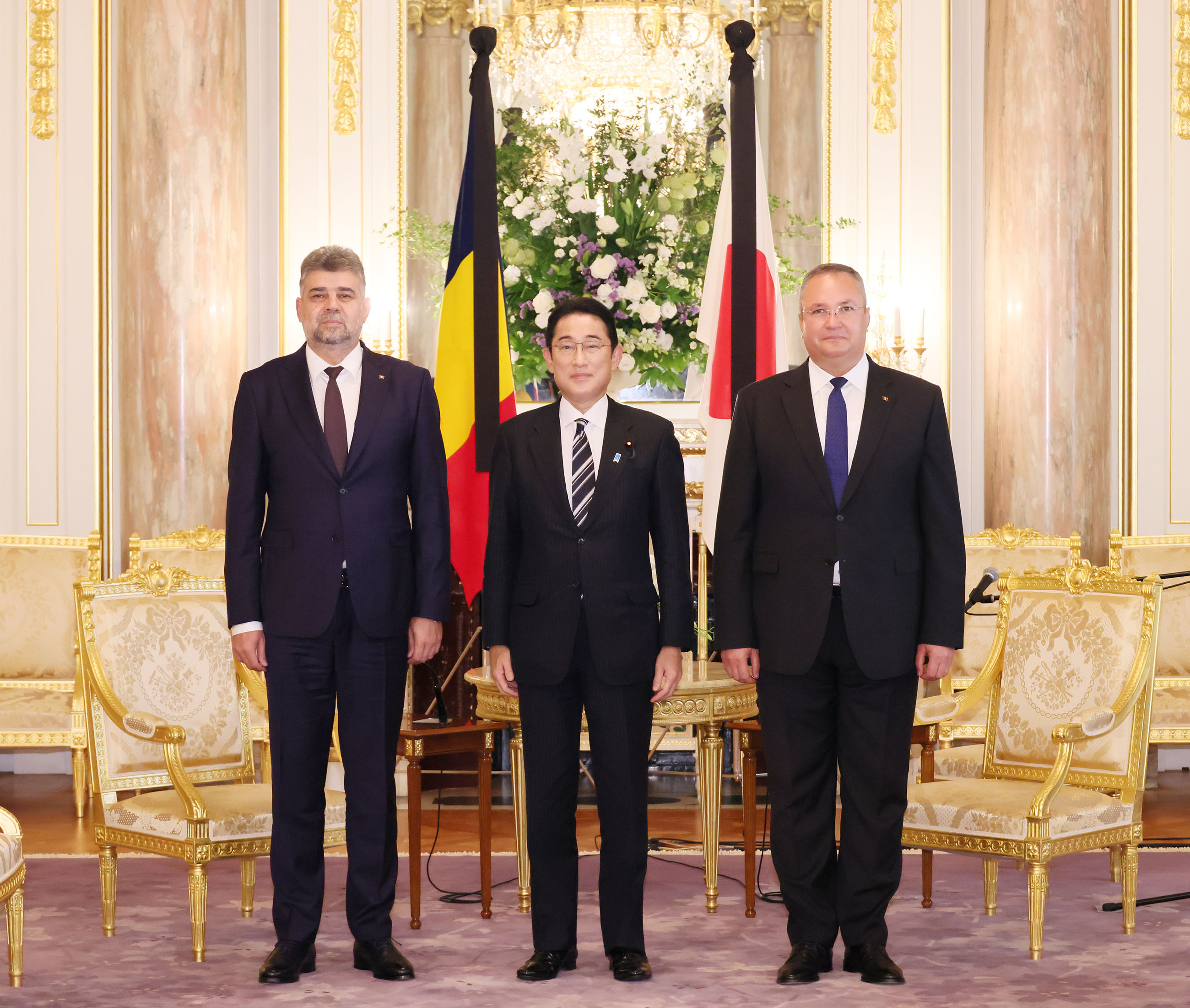 チウカ・ルーマニア首相と会談する岸田総理１