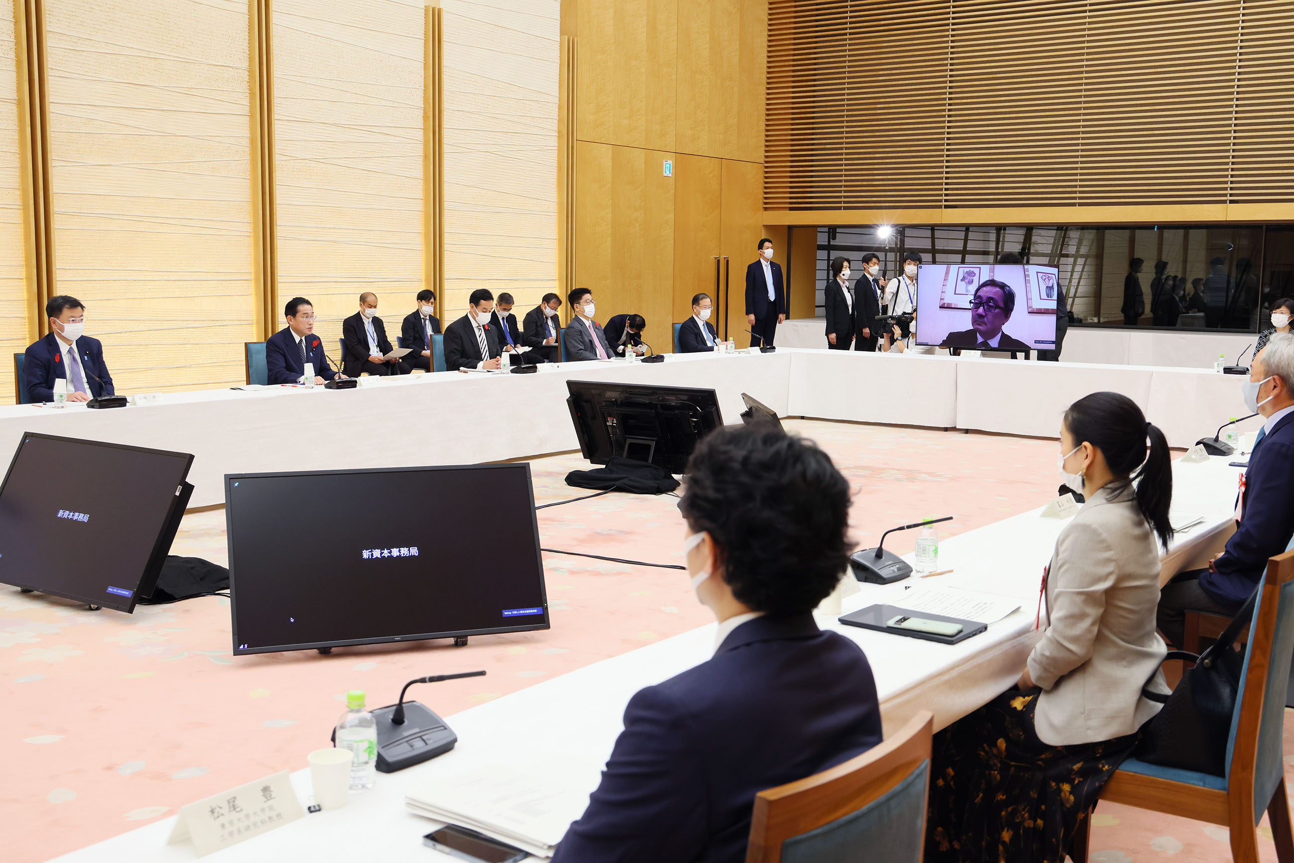 会議のまとめを行う岸田総理２