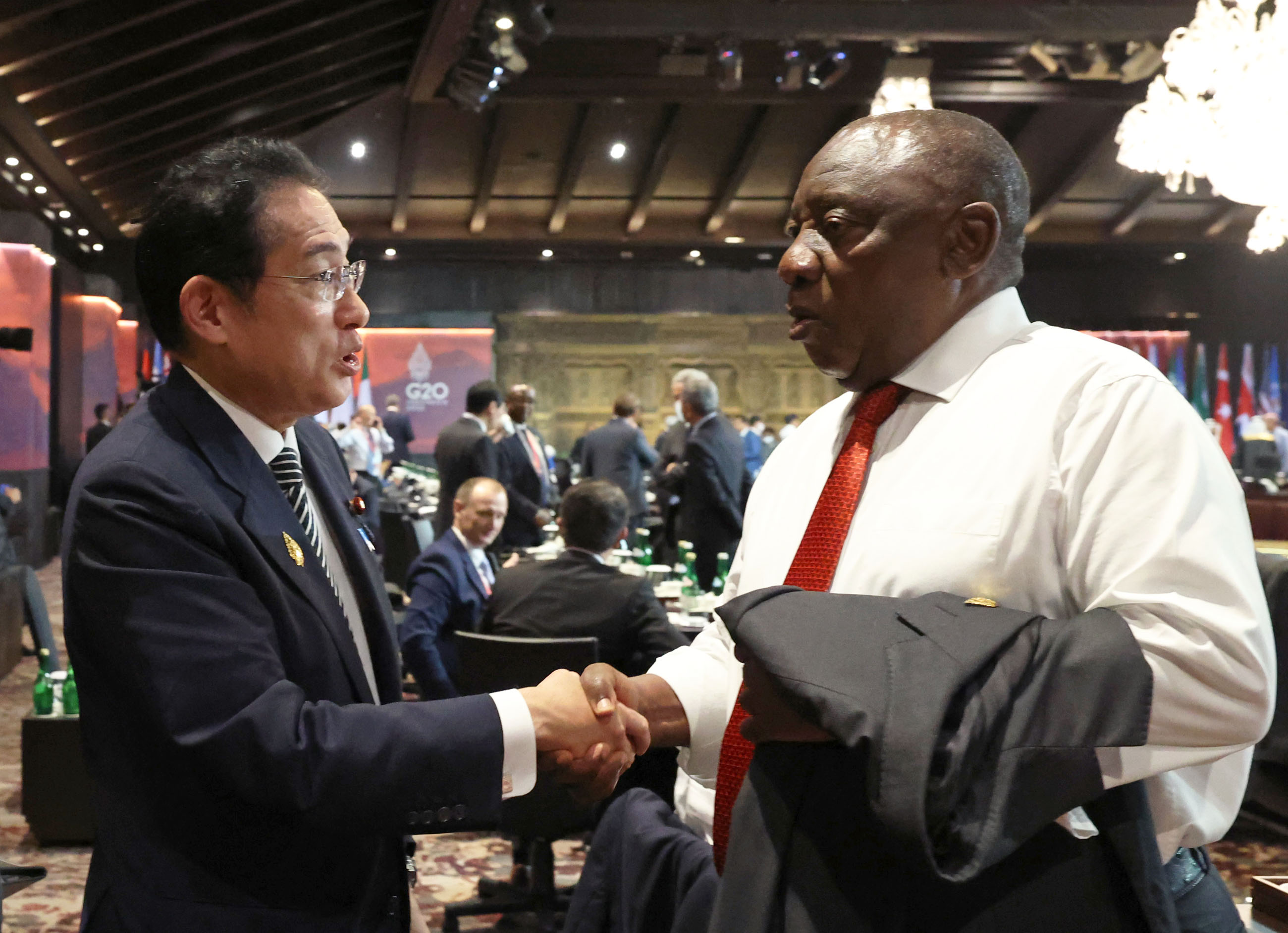 マタメラ・シリル・ラマポーザ・南アフリカ大統領と懇談する岸田総理