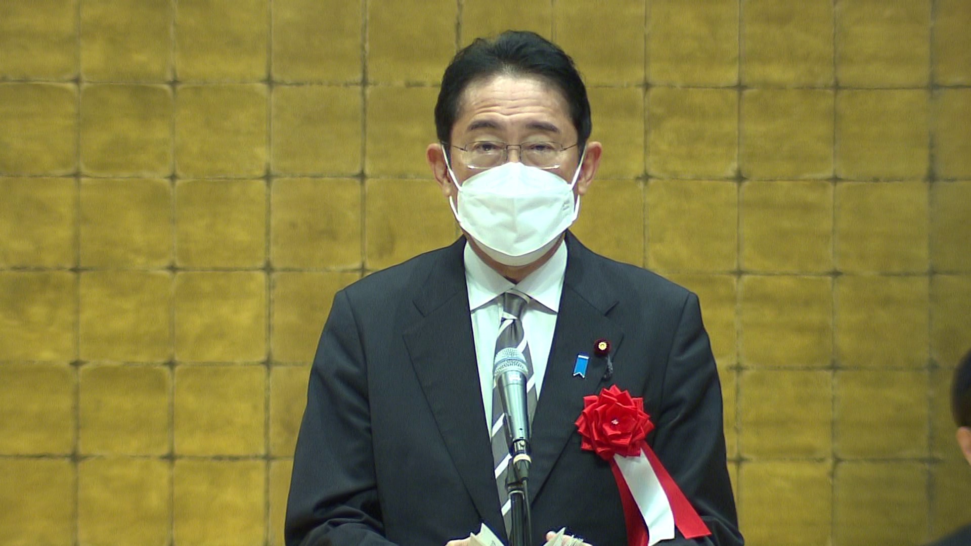 祝辞を述べる岸田総理３