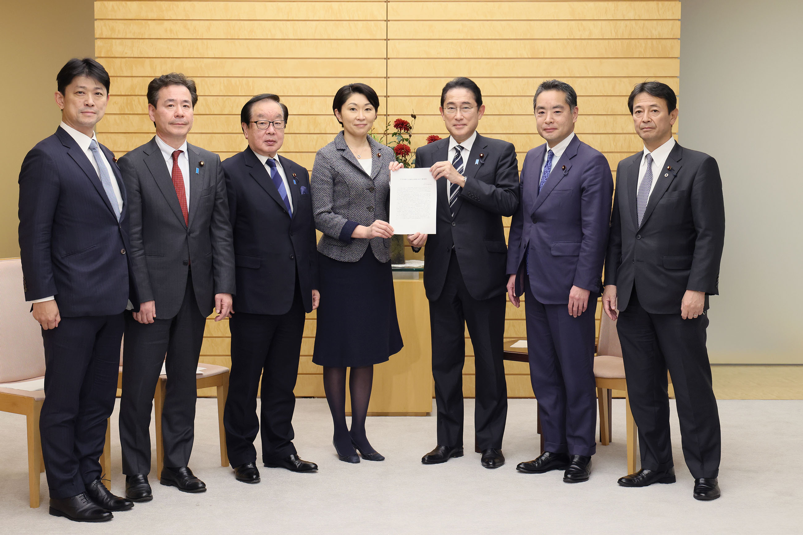 自由民主党・水素社会推進議員連盟による提言手交