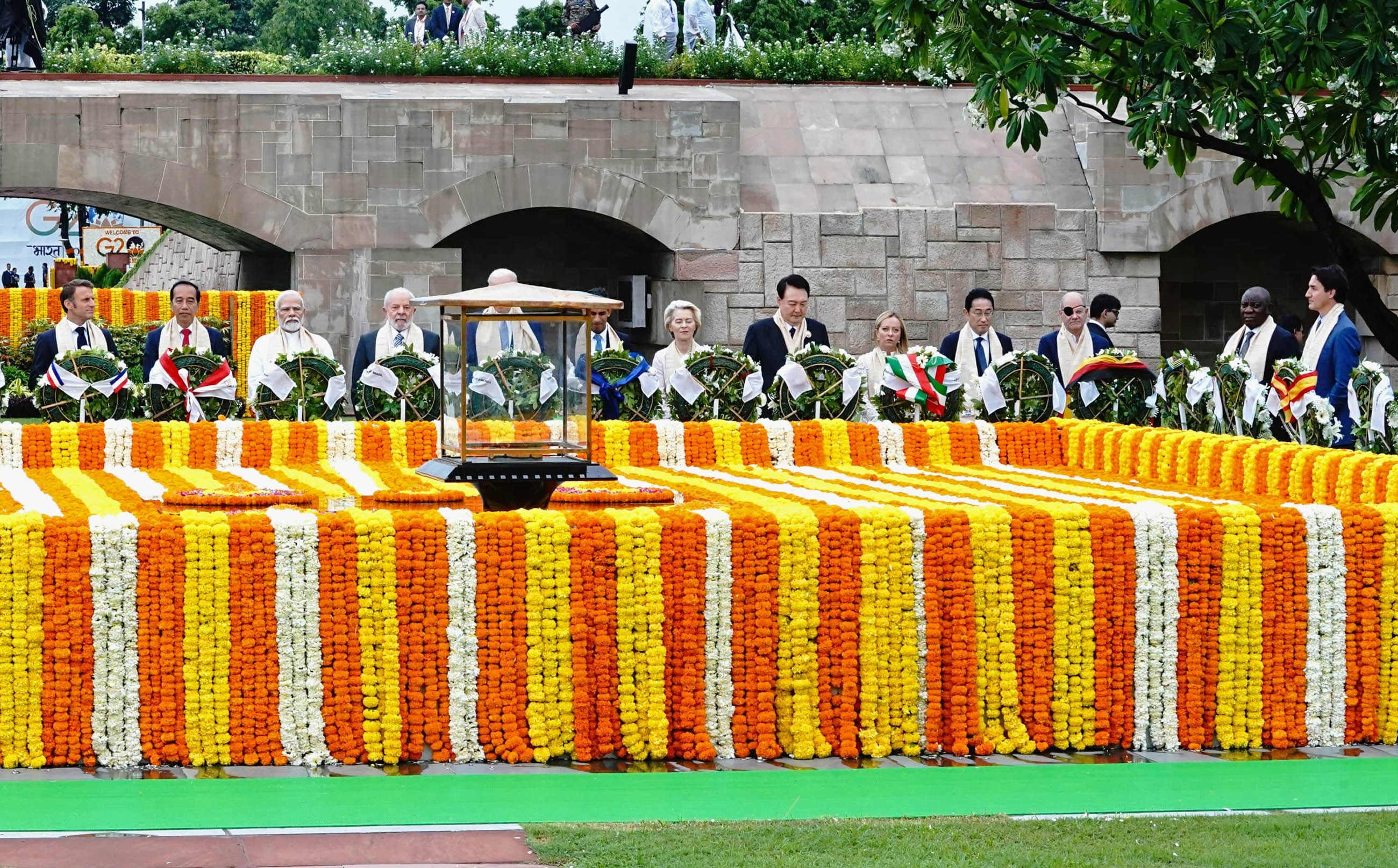 ラージ・ガートで献花する岸田総理３（提供元：Ｇ２０ India）