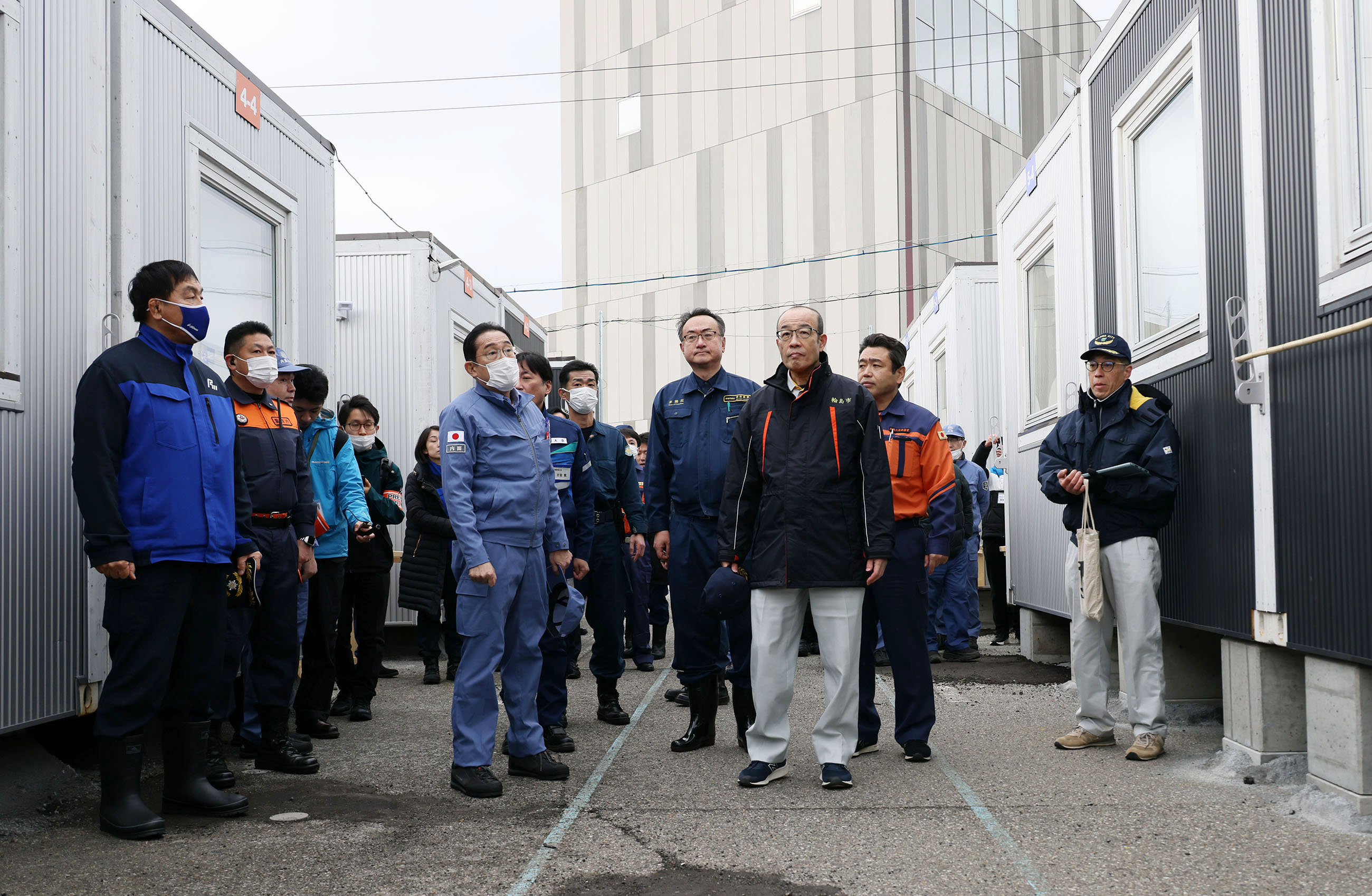 応急仮設住宅を視察する岸田総理１