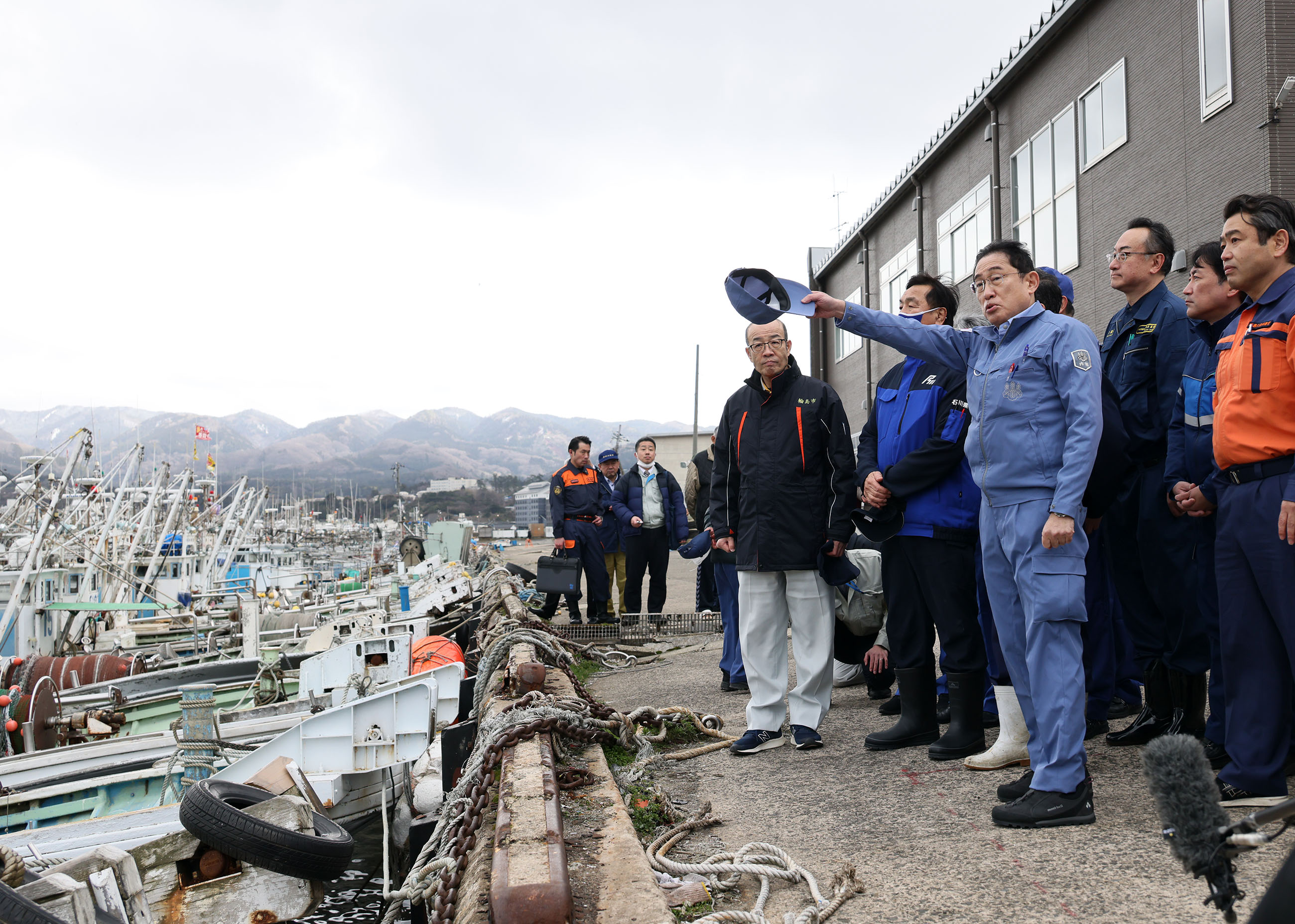 輪島港を視察する岸田総理２