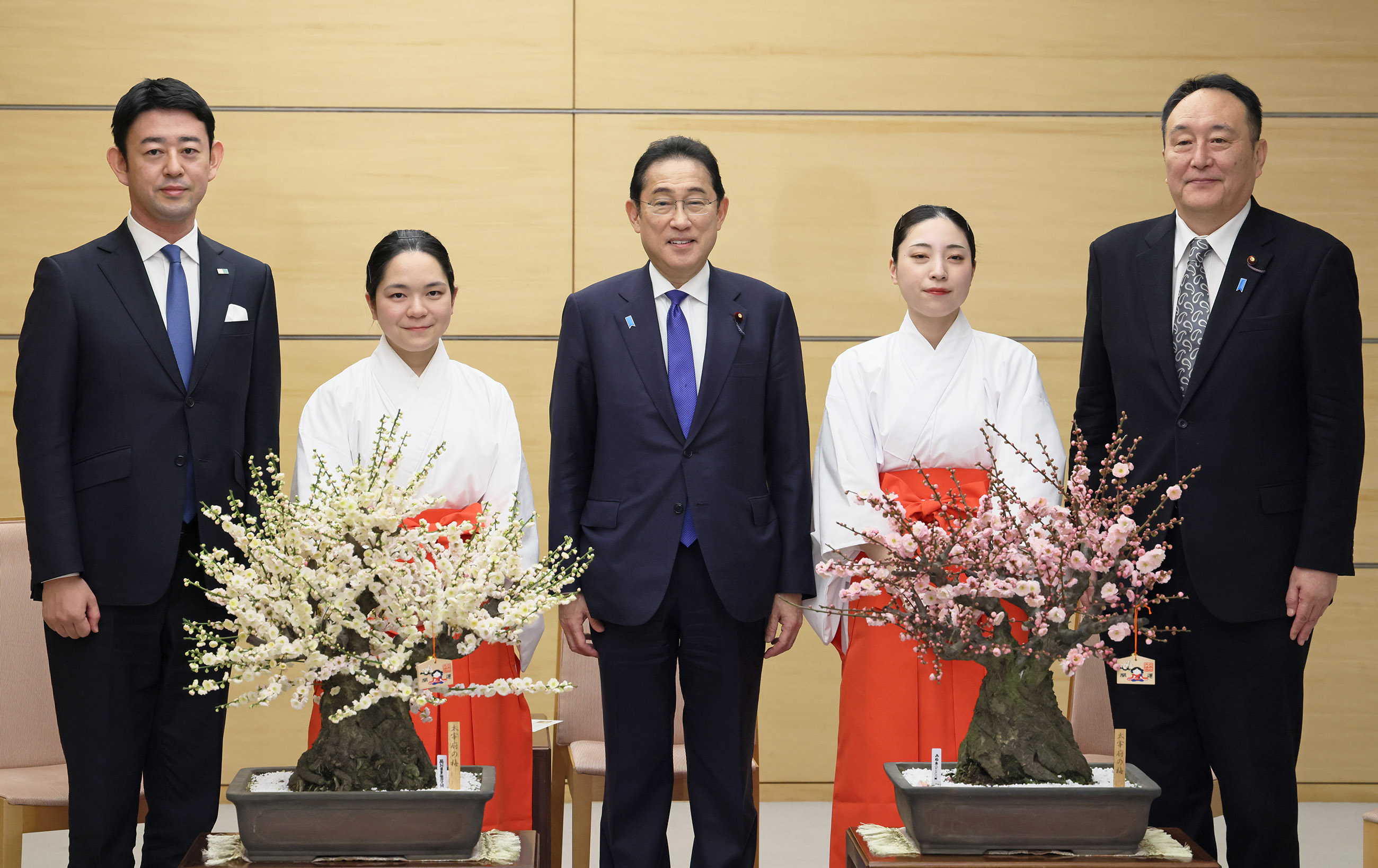表敬を受ける岸田総理１